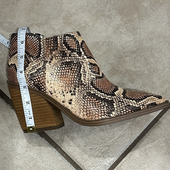 Vince Camuto Geeanne Spiced Sand Snake Bootie Size 7.5 - Picture 9 of 9